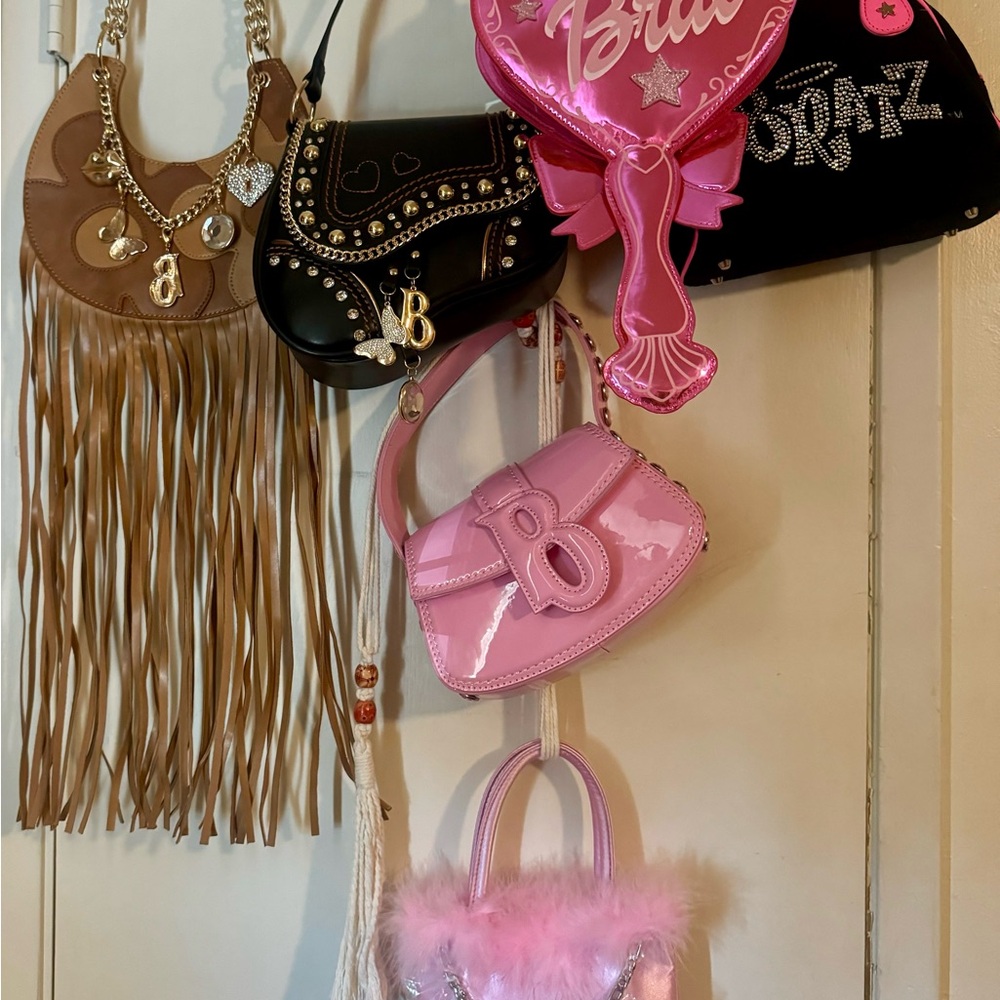Bratz Collection !!RARE!DOLLSKILLs6 bags SOLD AS SET ONLY 😍  Make me an offer 😘